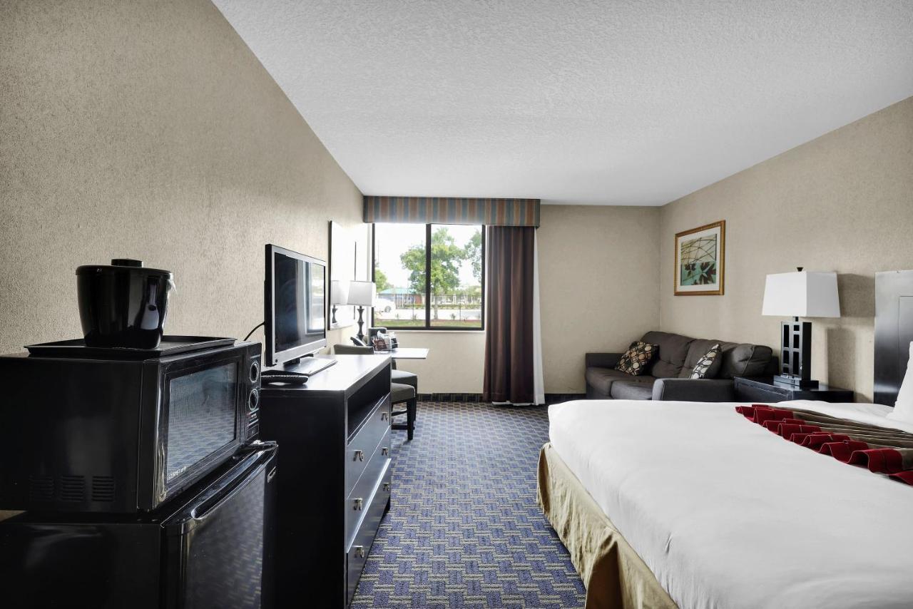 Ramada By Wyndham Jacksonville I-95 By Butler Blvd Bagian luar foto