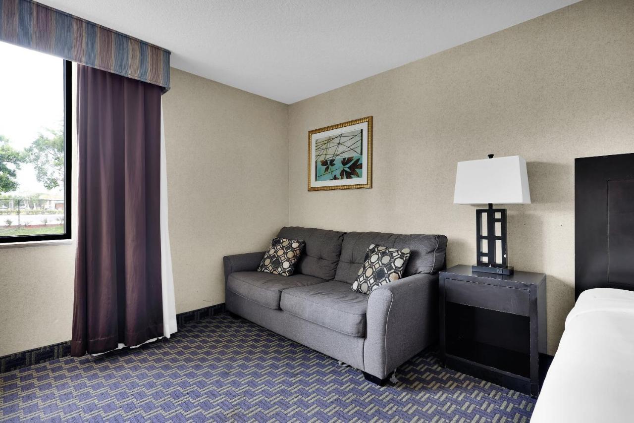 Ramada By Wyndham Jacksonville I-95 By Butler Blvd Bagian luar foto