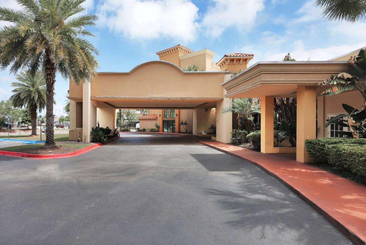 Ramada By Wyndham Jacksonville I-95 By Butler Blvd Bagian luar foto